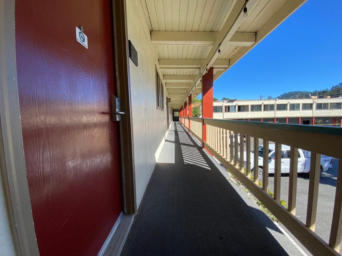 Beachcombers Inn Gold Beach Exterior photo