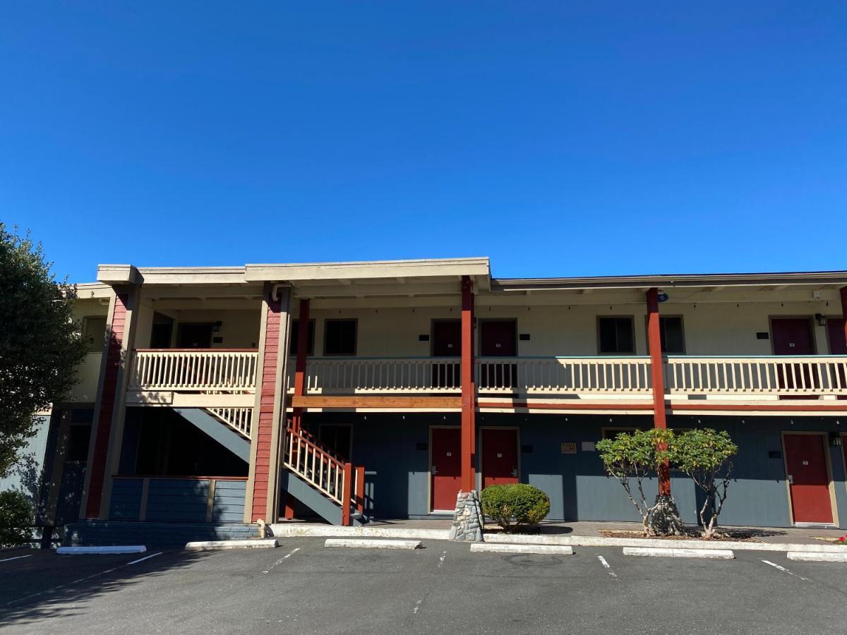 Beachcombers Inn Gold Beach Exterior photo